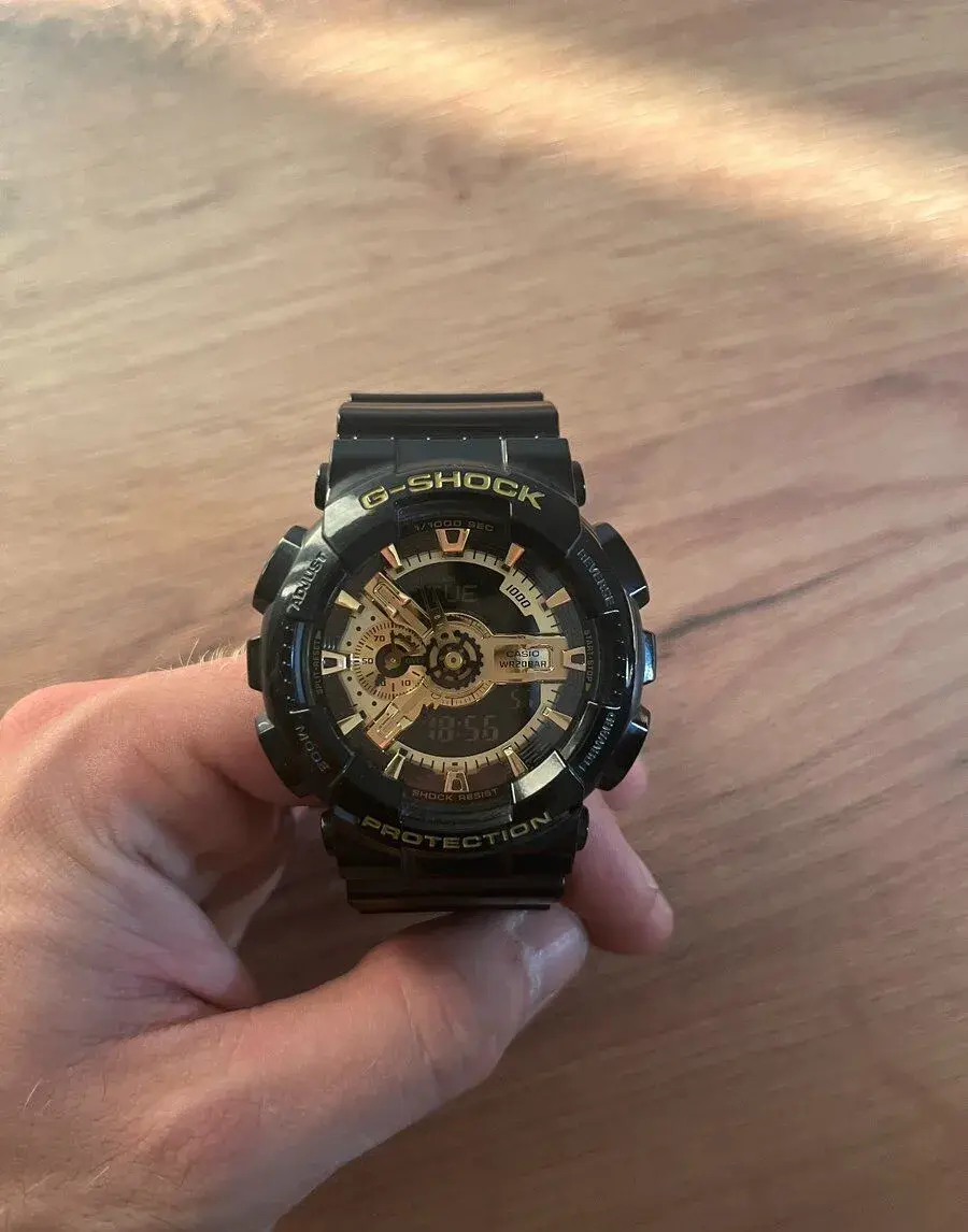 Casio G-Shock GA-110GB-1A – kompletní balení, výborný stav