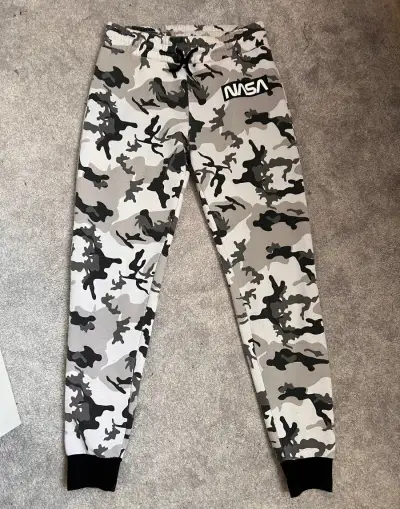 tepláky NASA Primark