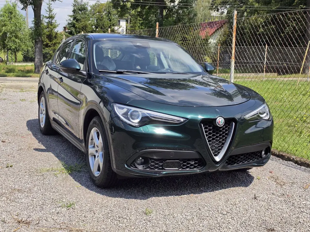 Stelvio 2.2 JTDm, automat, xenony, polokůže