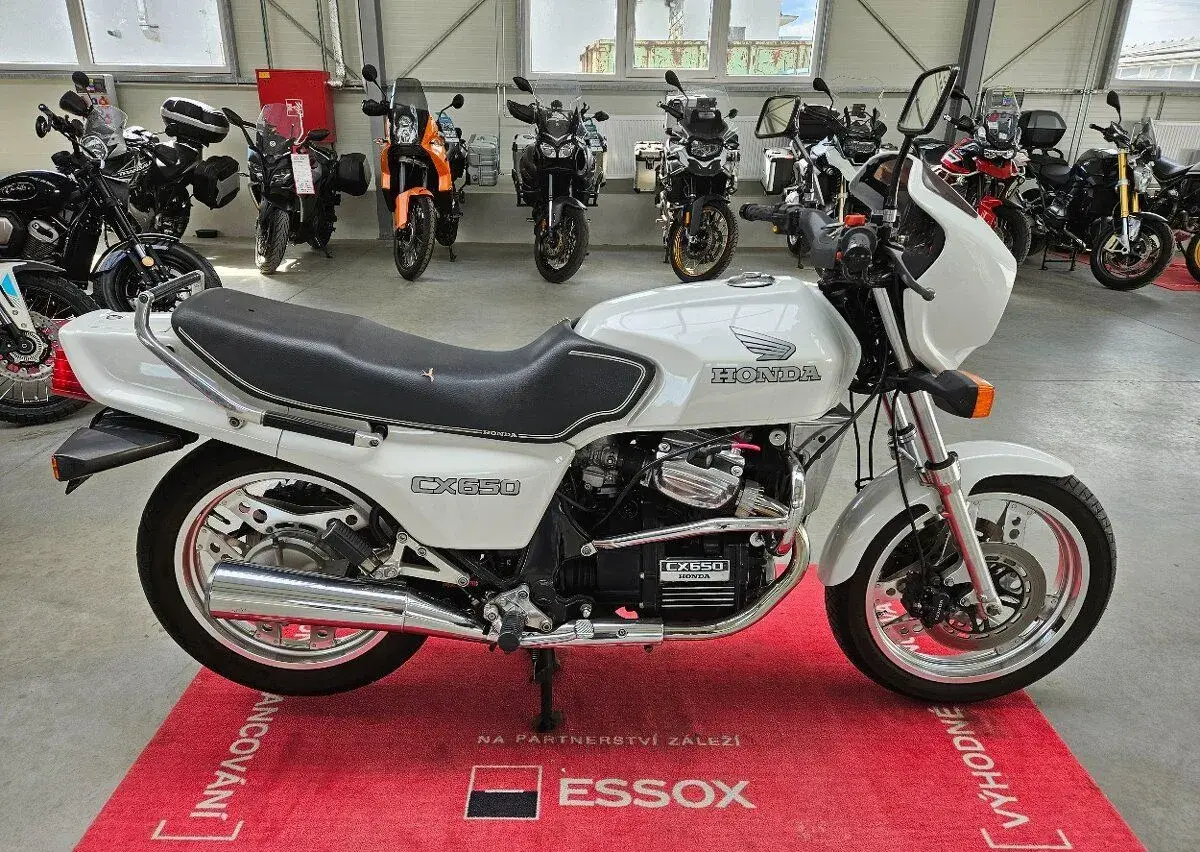 Honda CX 650E RC12 | 1983 | bílé RZ