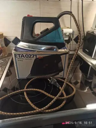 Elektrickou napařovací žehličku ETA 0271