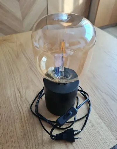 Ikea BLEKKLINT stolní lampa