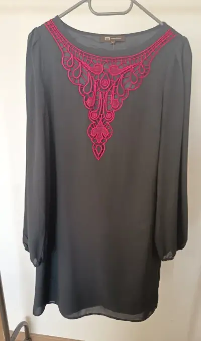 Elegantní černé šaty Monton (vel. 36 / S)