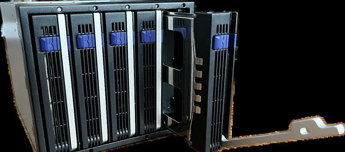 ICY DOCK FatCage Hot Swap krabice