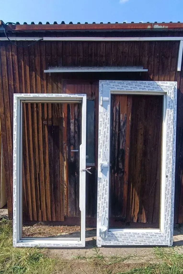 Jednokřídlé vchodové dveře (možnost přikoupit fixní rámy)