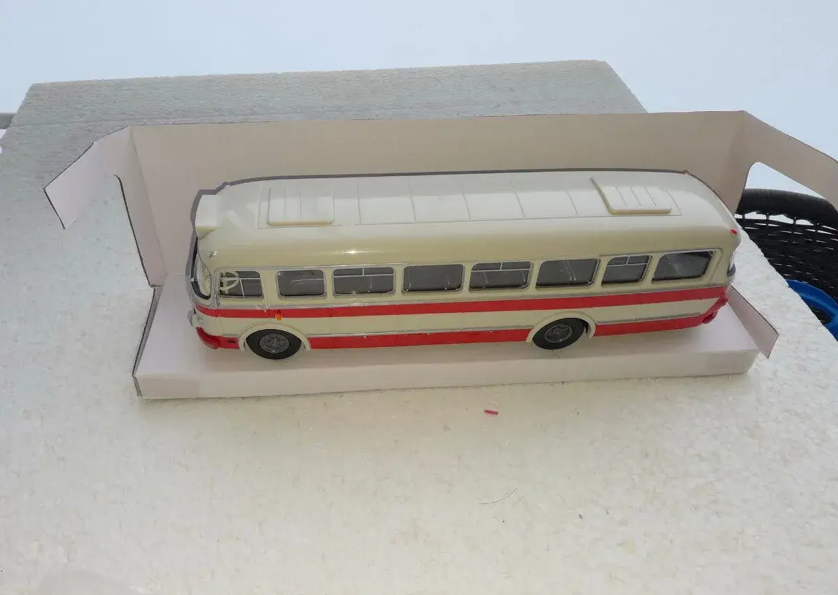 Autobus Jelcz 272 MEX - Škoda 706 RTO - Sleva