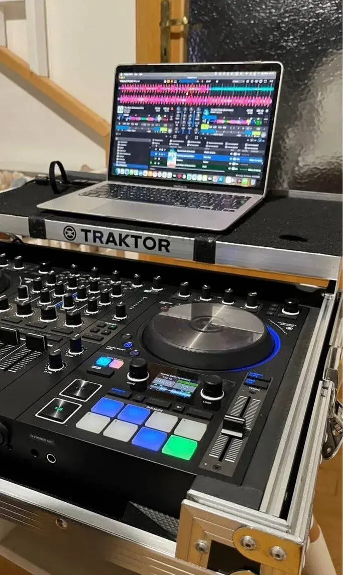 Native Instruments Traktor Kontrol S4 MK3