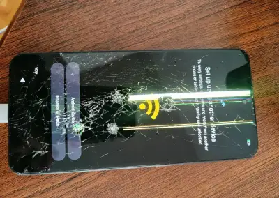 CMF Phone 2 Pro by Nothing (poškozený displej / k opravě)