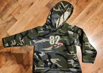 Maskáčová mikina s kapucí 4 roky