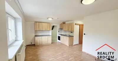 Podnájem zrekonstruovaného podkrovního bytu 3+kk s jídelnou,