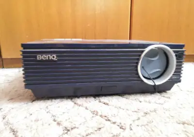 PROJEKTOR BENQ