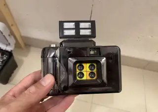 Lomography ActionSampler Flash Black – čtyřčočkový / blesk