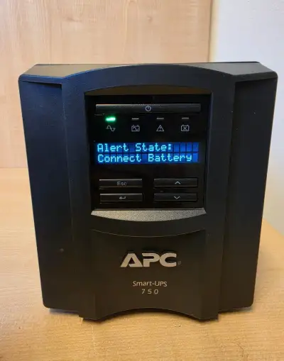 APC UPS - 750 - Záložní zdroj - bez baterie