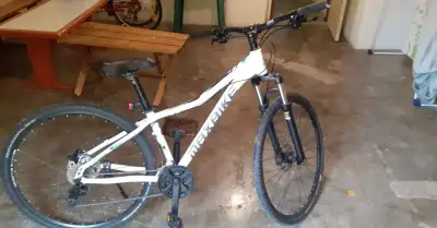 Silniční kola MAXBIKE s výbavou