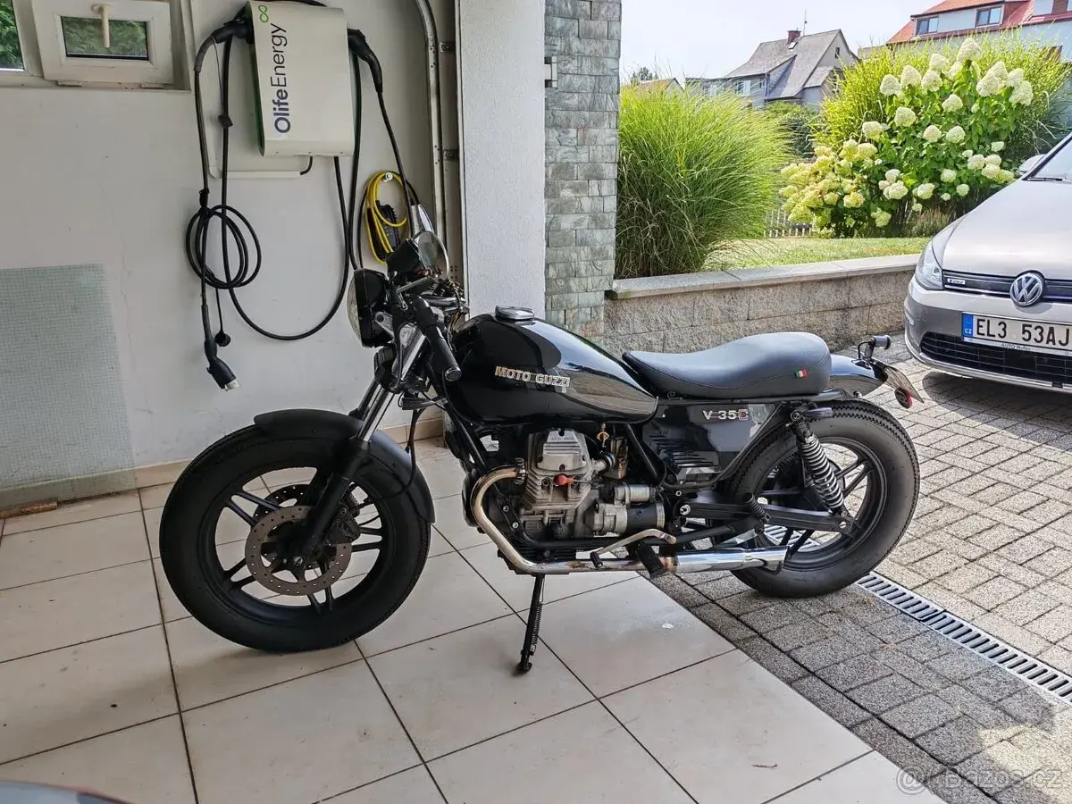 Moto Guzzi v35 Venier Custom Cafe Racer