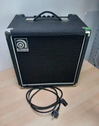 Tranzistorové baskytarové kombo Ampeg BA-108