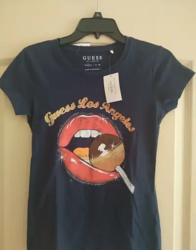 Guess. - dámské tričko.