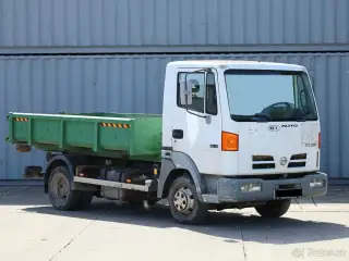 Nissan ATLEON – 2005, 334 723 km