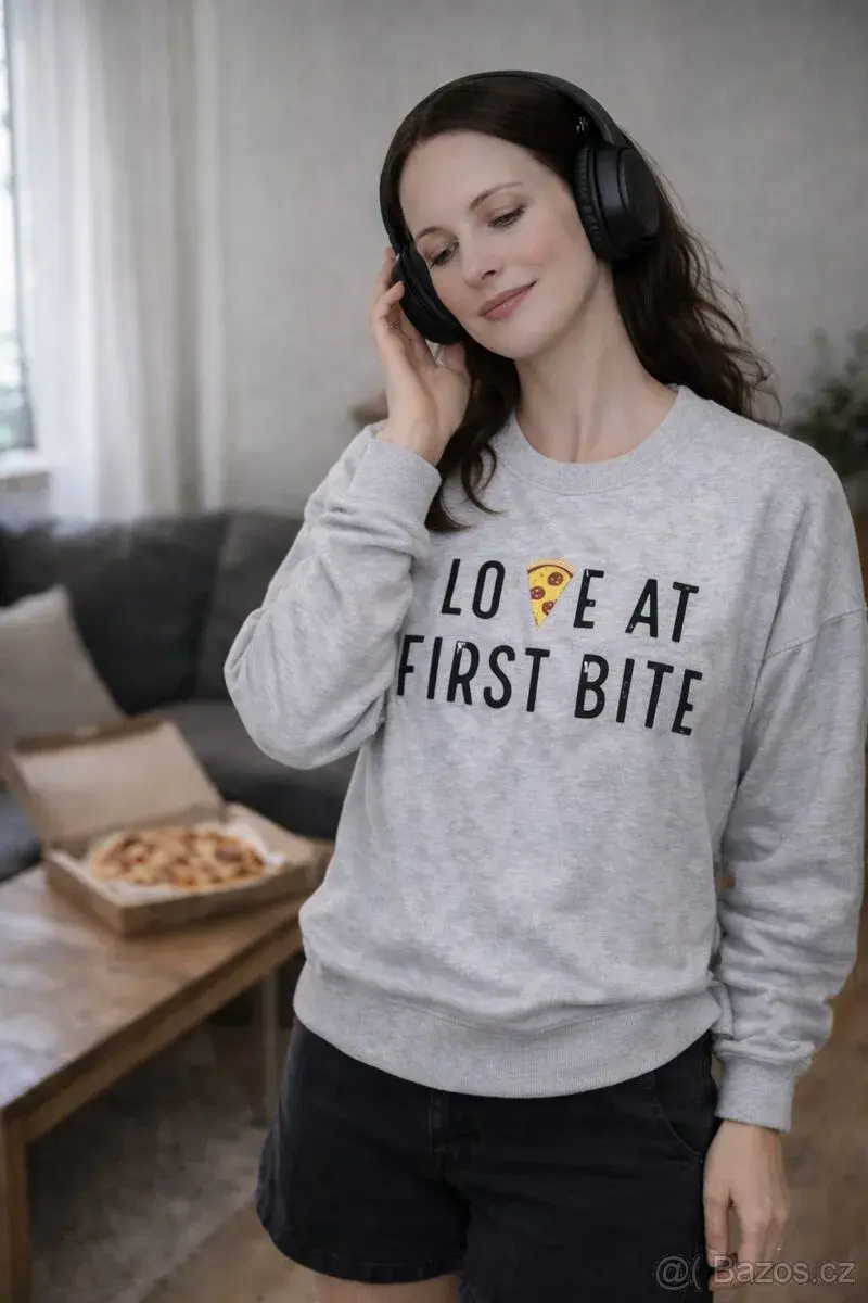 mikina pro všechny pizza queens M FB Sister M