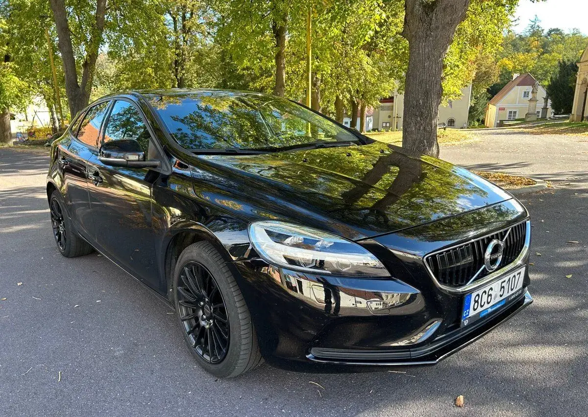 Volvo V40 – 2016, 150 000 km
