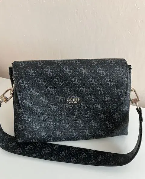 Kabelka Guess