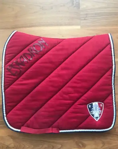 Eskadron red podsedlová dečka
