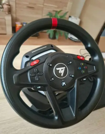 Thrustmaster T128 X a pedály