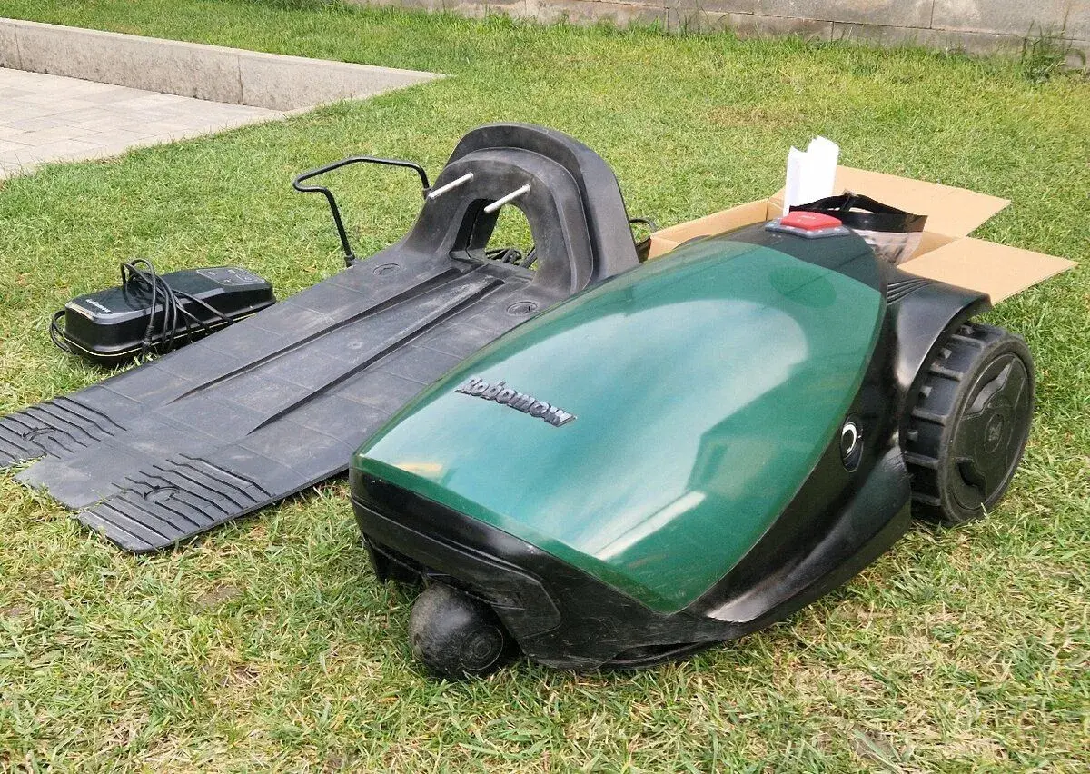 Robotická sekačka Robomow RC308 Pro – Kompletní set