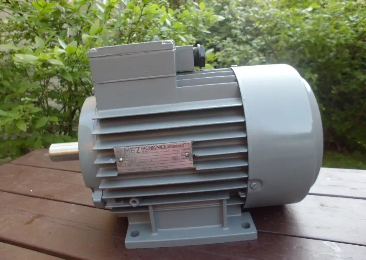 Dvou otáčkový motor 1.1,/1,5 kw 1400/2800 ot.