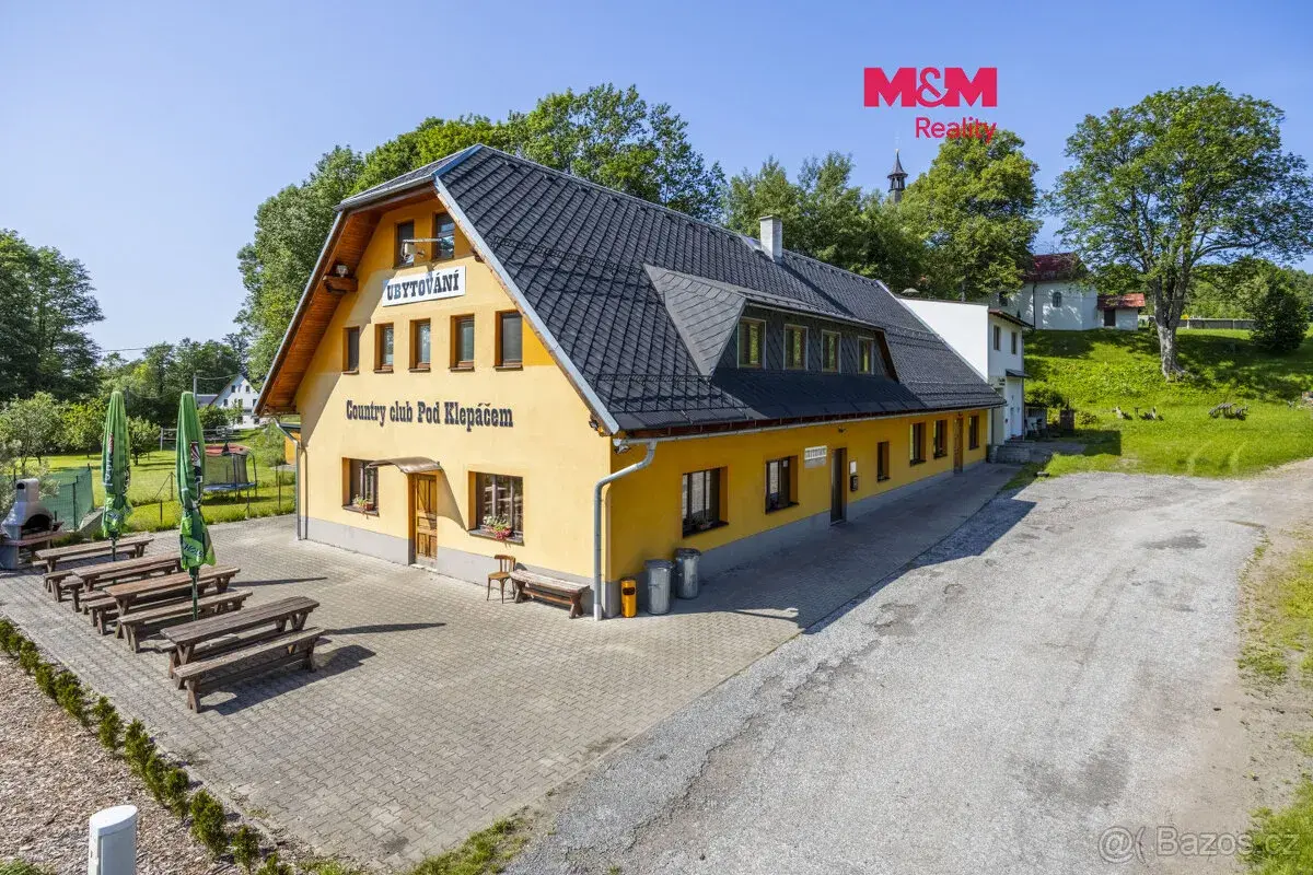 Prodej restaurace s ubytováním, 1784 m², Králíky