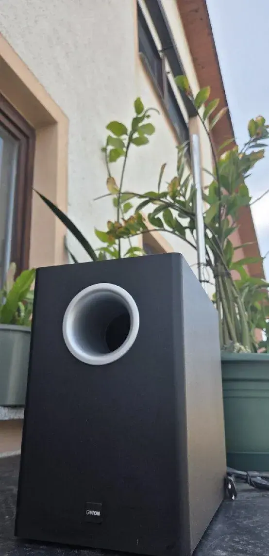 Aktivni subwoofer canton