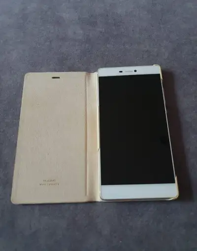 Telefon Huawei GRA-L09 bílý s pouzdrem