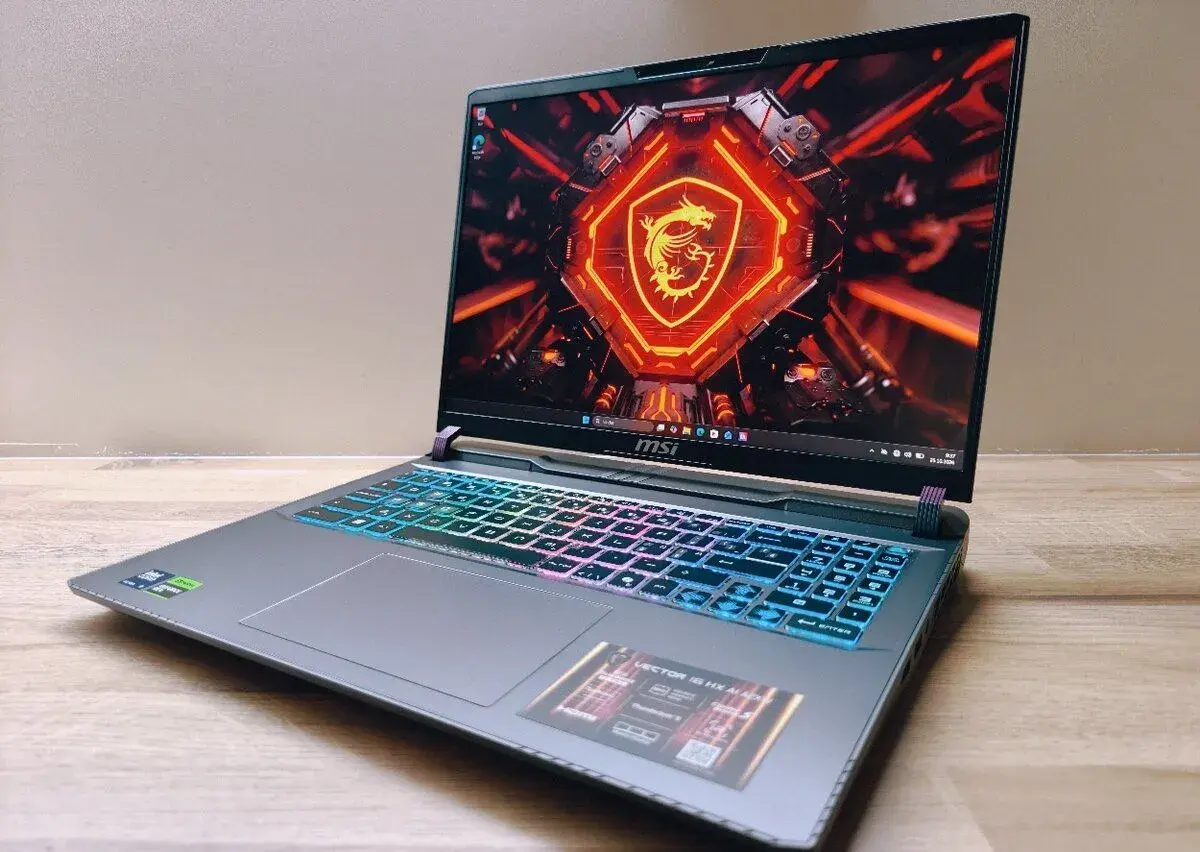240HZ_MSI VECTOR 16 HX AI_U9-275HX_32GB_1TB_RTX 5070 Ti 12GB