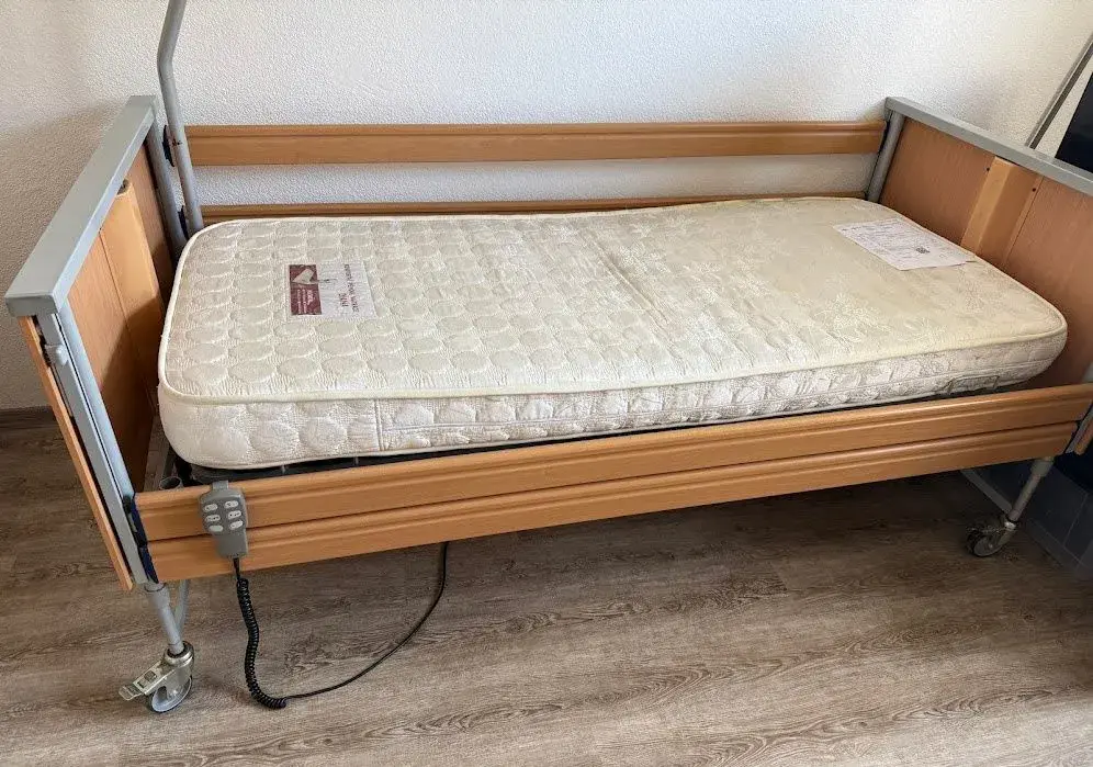 Zdravotní polohovací postel