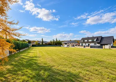 Prodej stavebního pozemku 1 166 m² – Doksy u Kladna
