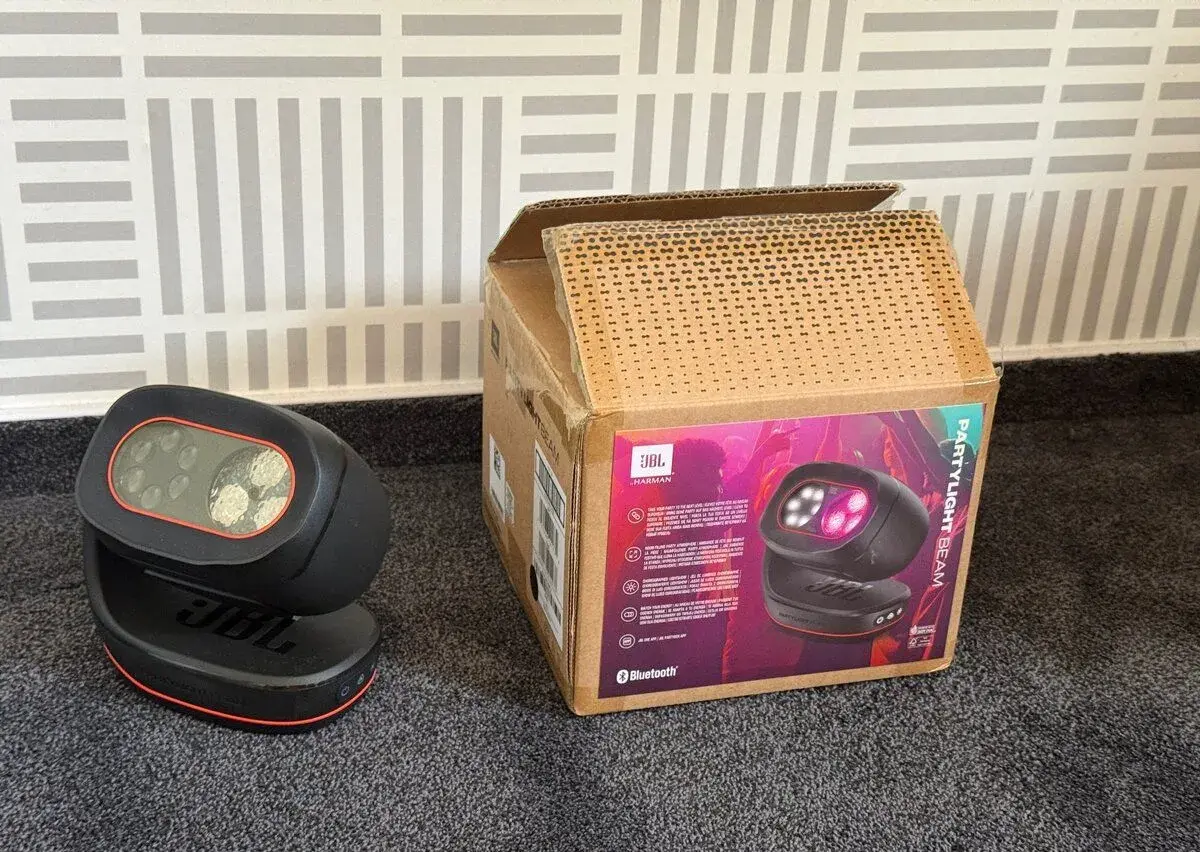 JBL PartyLight Beam – Párty světlo se synchronizací s hudbou