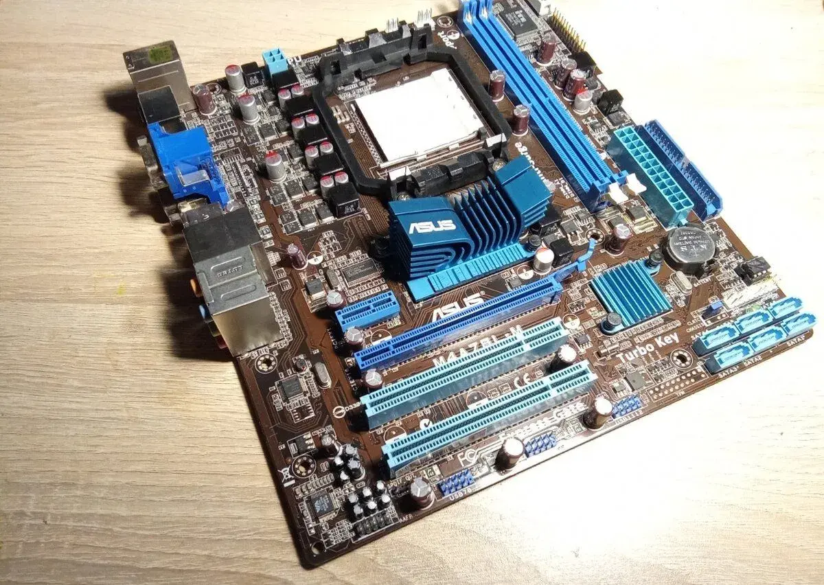 Deska ASUS M4A78L-M