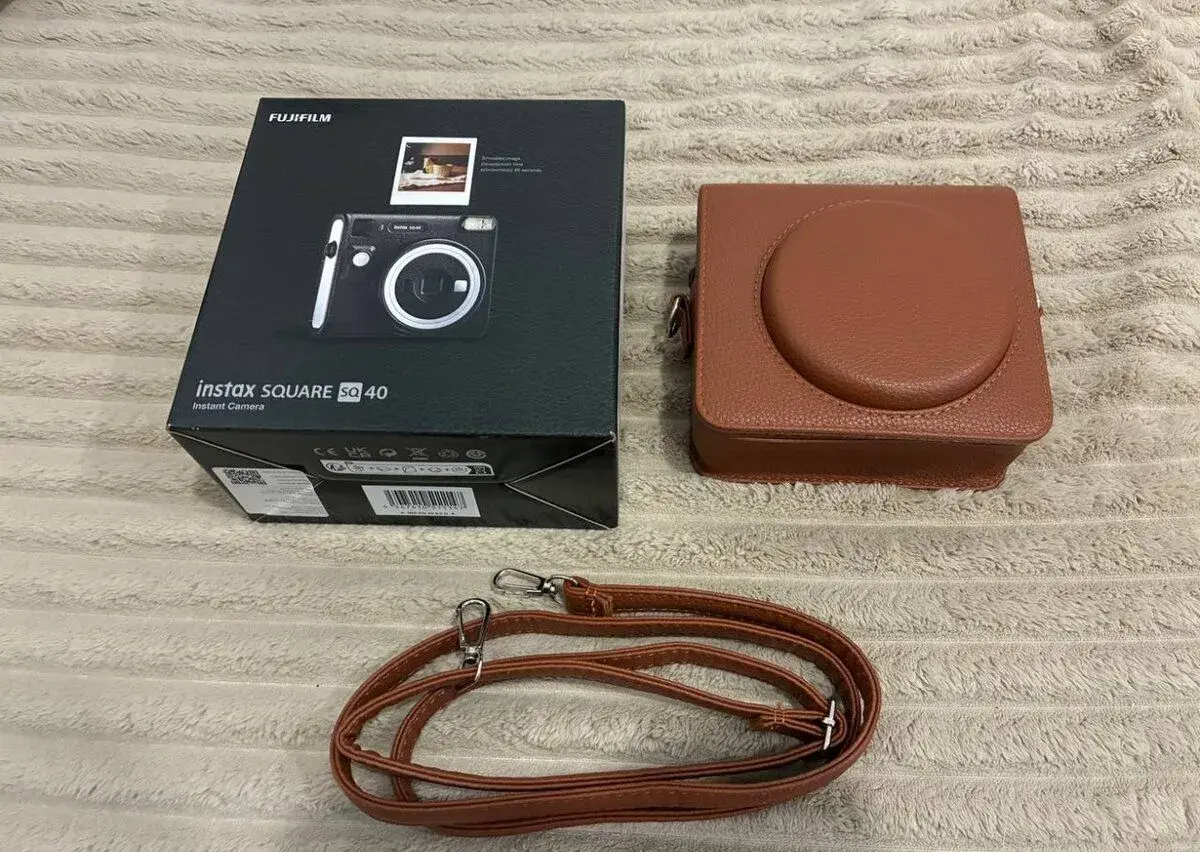 FUJIFILM SQ40 + kožený obal s popruhem