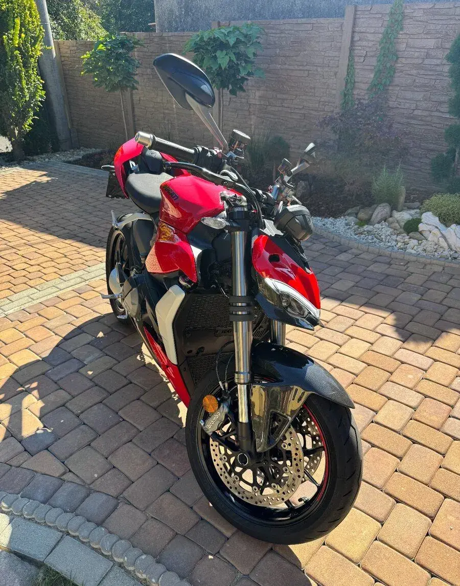 Ducati Streetfighter V2 955, 2024, 8 500 km, 1. majitel, DPH