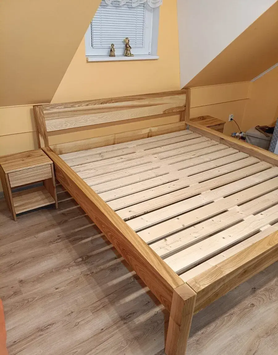 Postel manželská z jasanu