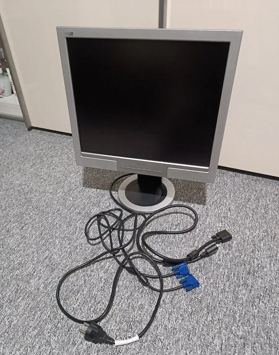 LCD Monitor Philips 190B7CS/00 plus výškově nastavitelný sto