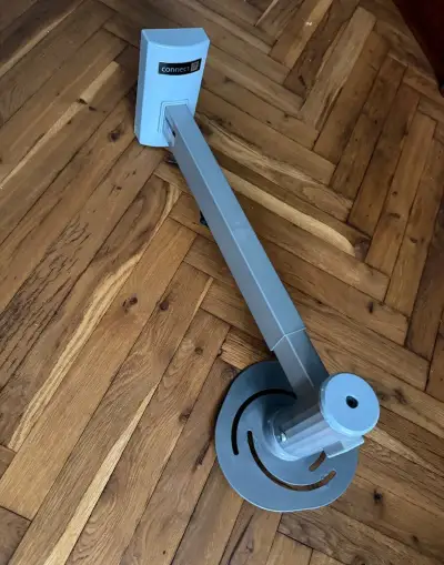 Držák na projektor