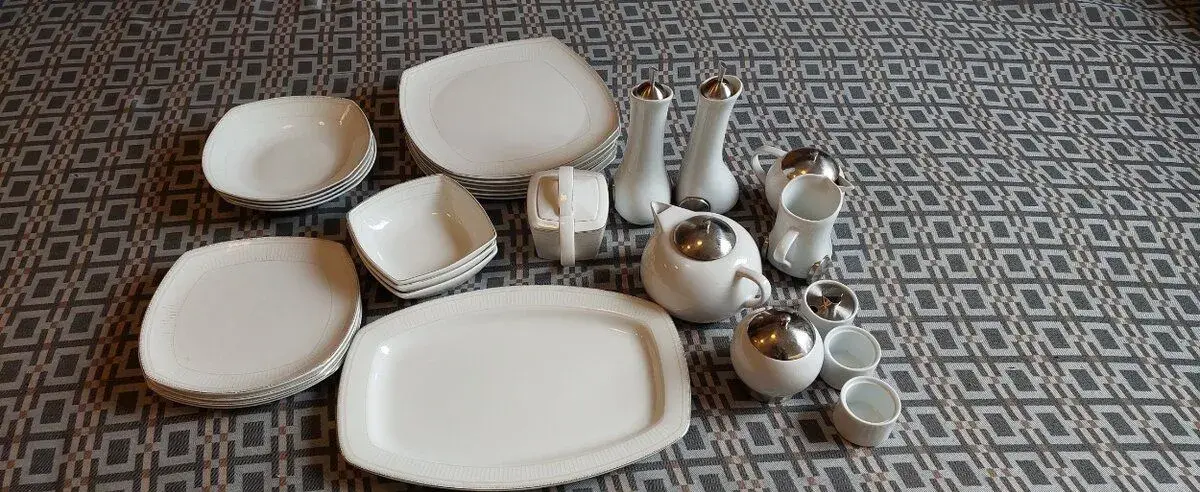 Kvalitní německý porcelánový servis – sada nádobí