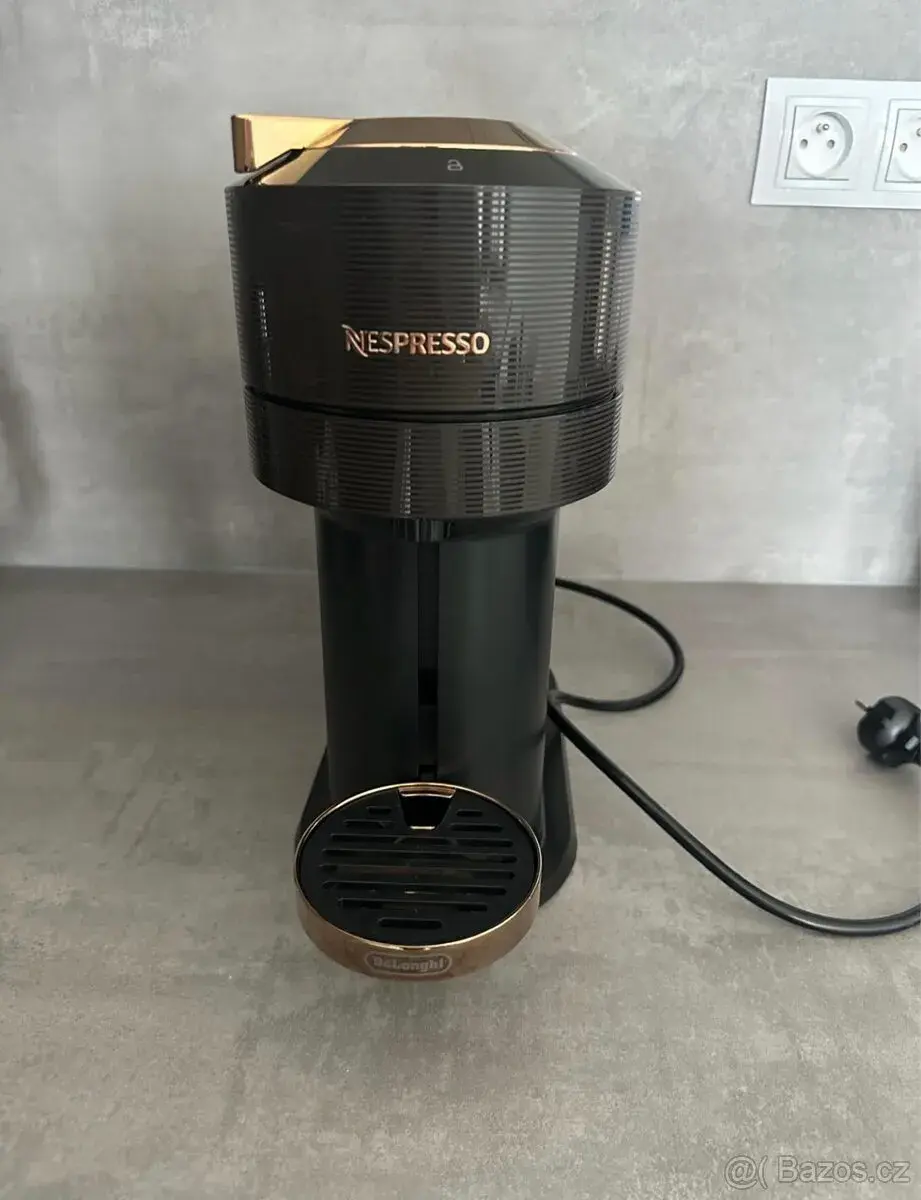 Kávovar Nespresso Vertuo Next + šlehač na mléko