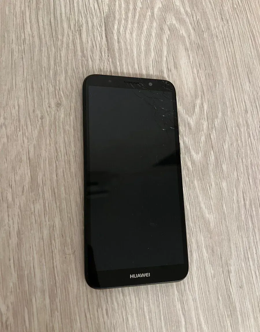 Huawei Y5 2018 16/2gb, rozbito sklo