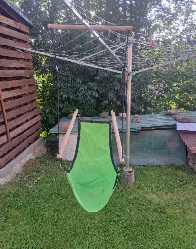 Houpací látkové křeslo