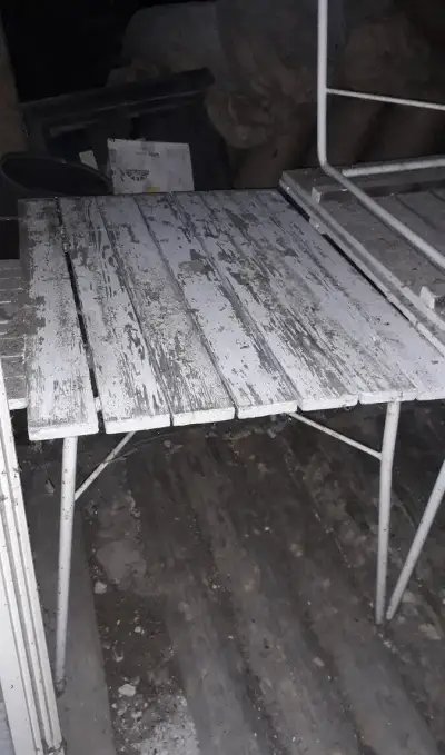 Stůl zahradní zánovní bílý-retro - kov/dřevo, 3 ks