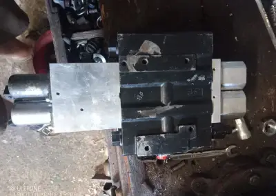 2x Elektro hydraulicky rovadec na nakladac