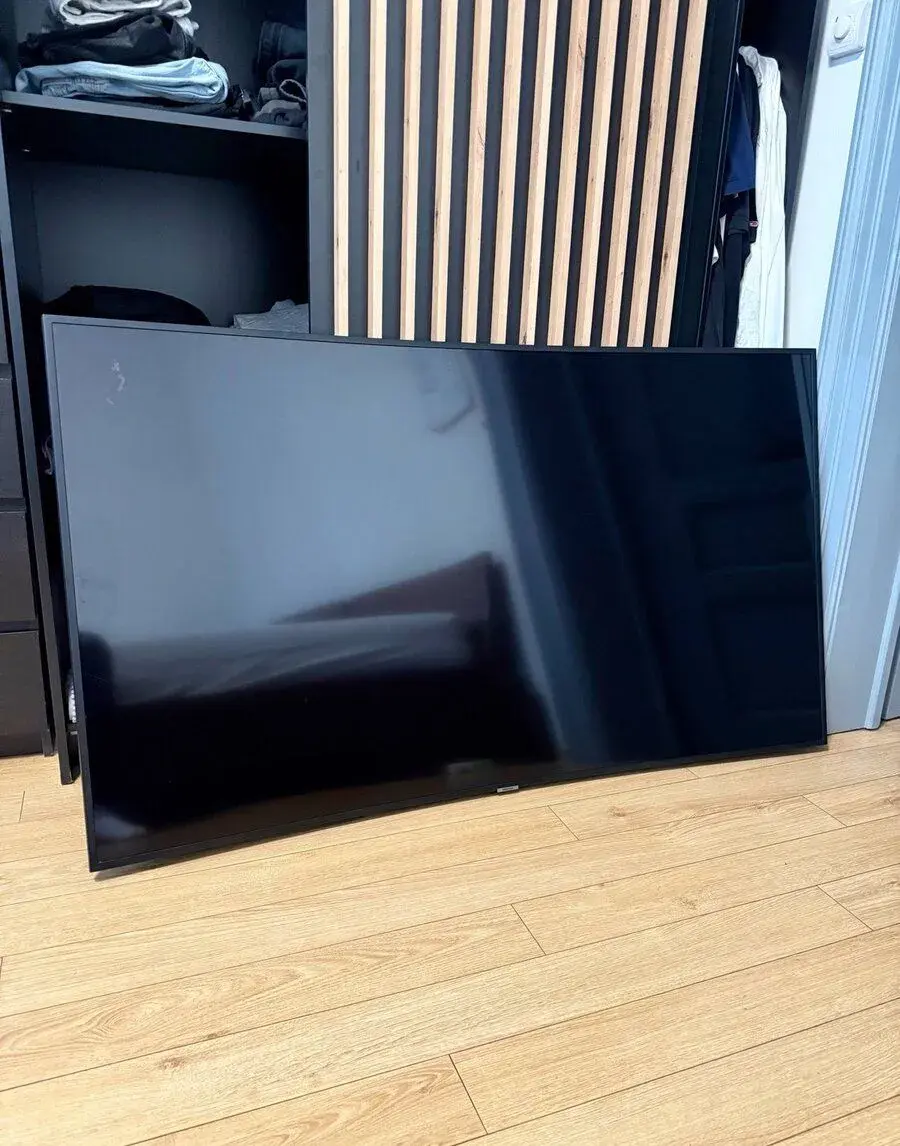 SMART TV Samsung 65” - prohnutá obrazovka