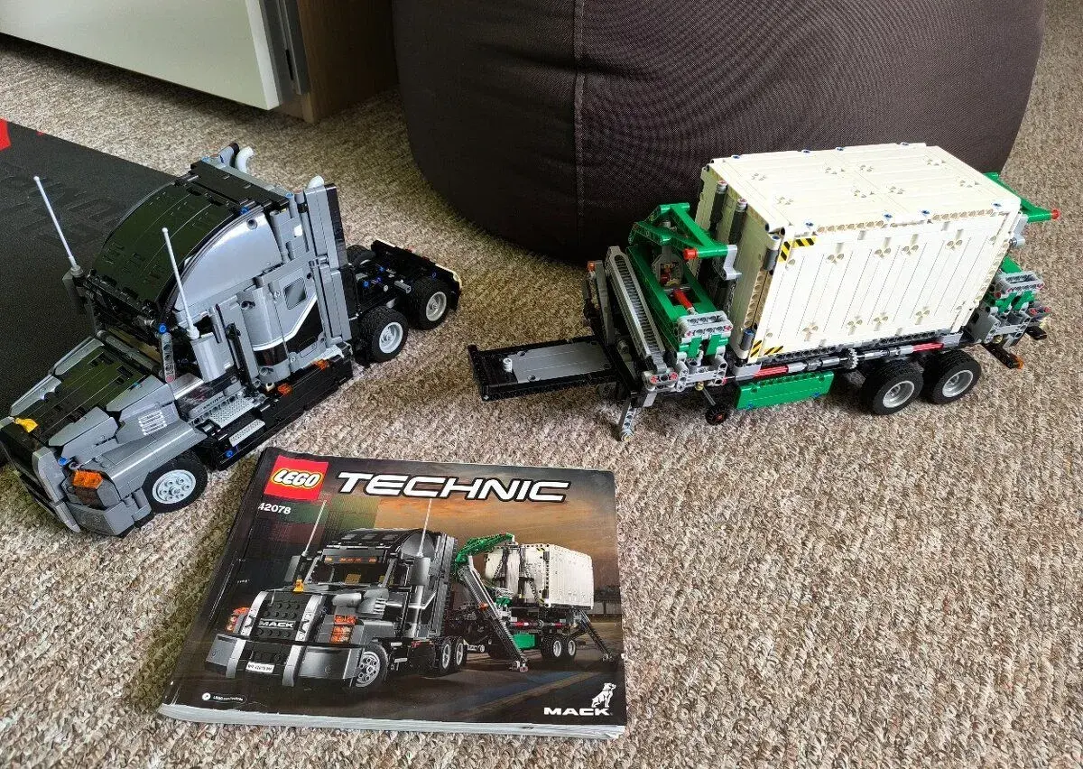 LEGO® Technic 42078 Mack kamion